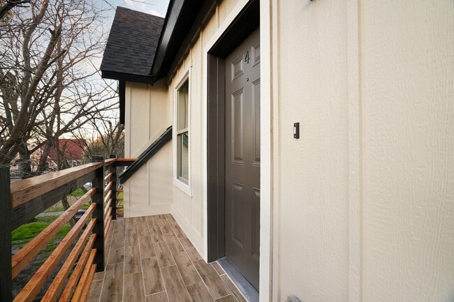 Building Photo - All Units Are Available With Brandnew Full Appliance Package