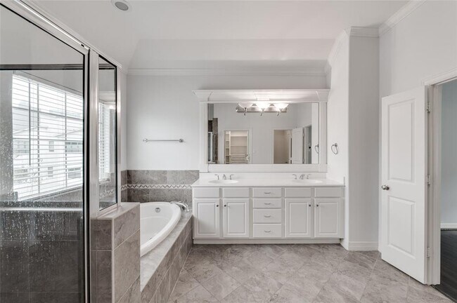 Building Photo - 1417 Bremond St