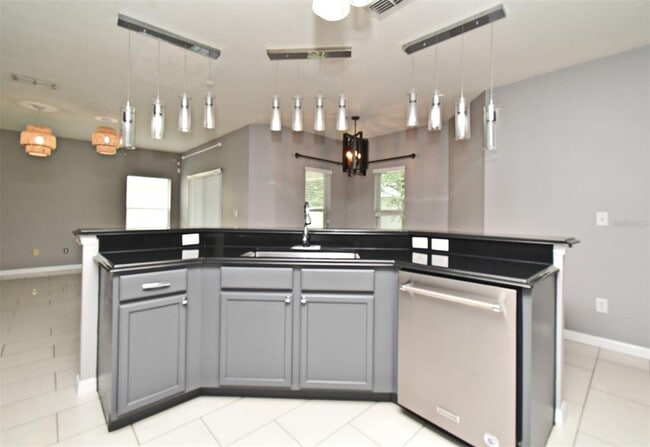 Building Photo - 475 Nadeau Way