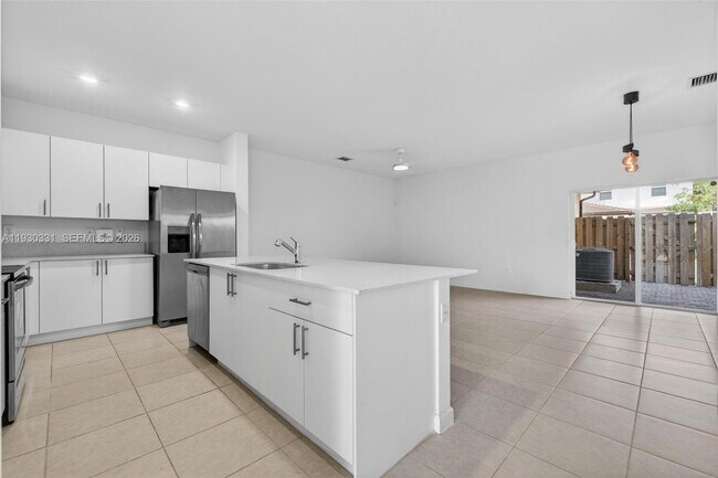 Building Photo - 26450 SW 148th Ct