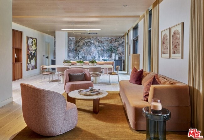 Building Photo - 700 Broadway