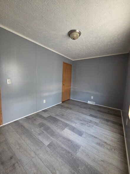 Building Photo - 1511 Mydland Rd