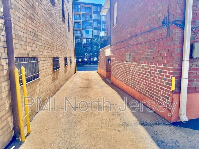 Building Photo - 9051 Palisade Ave