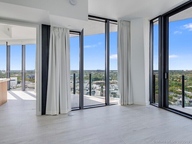 Building Photo - 2831 S Bayshore Dr