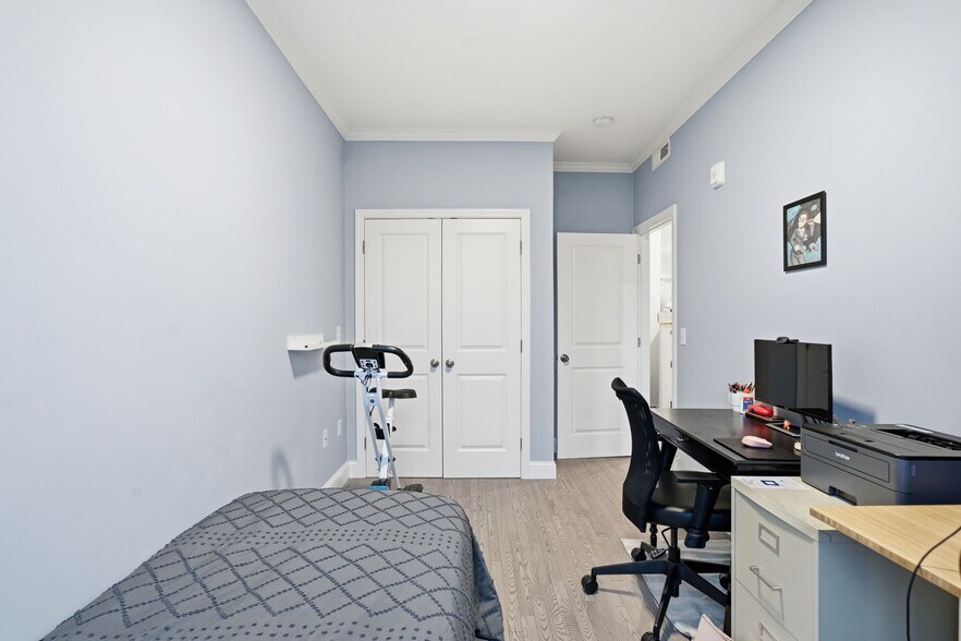 Building Photo - 68 Edson St