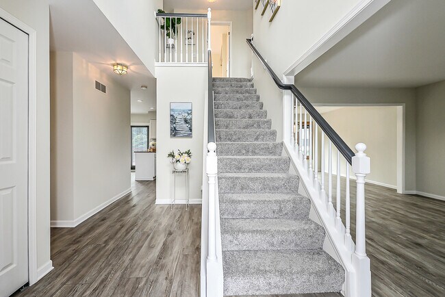 Building Photo - 2400 Rockport Ct