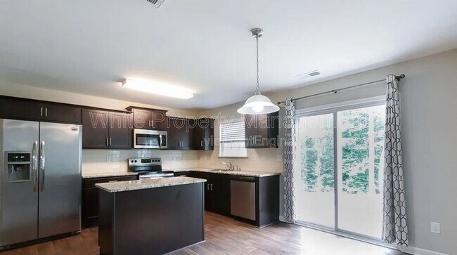 Building Photo - 1525 Lilly Springs Pl