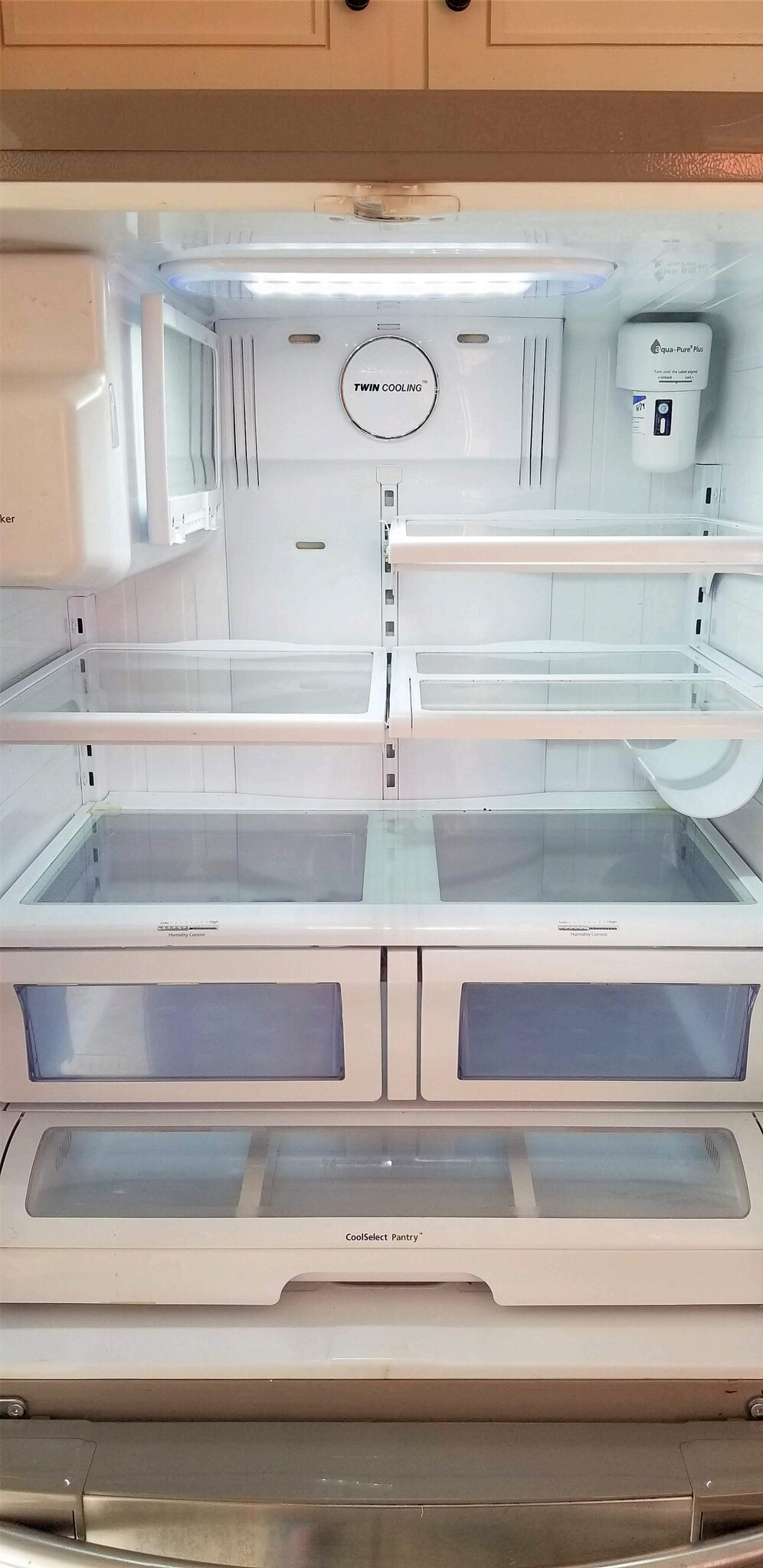 Fridge - 1921 Wilmington Ave