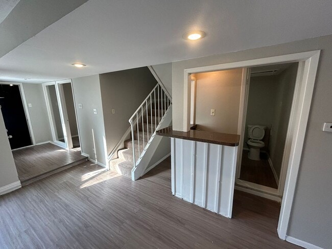 Building Photo - Enjoy a convenient and stylish living!