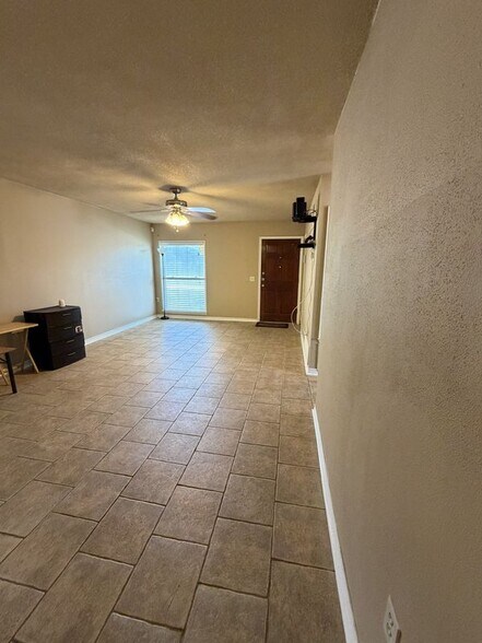 Building Photo - 9227 Spring Dawn St