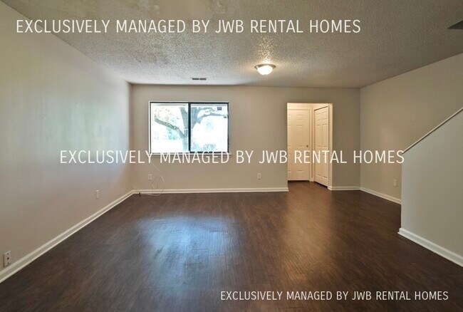 Building Photo - 348 Elm St