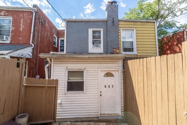Building Photo - Updated  2BR Home – Walk to Lehigh & Downtown Bethlehem
