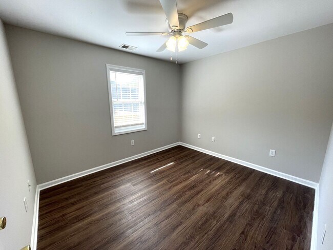 Building Photo - Newly Renovated 3br in East Athens, Available Mid June 2025