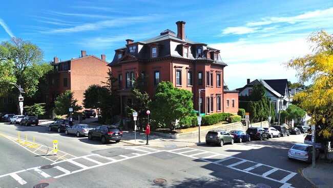 Building Photo - 789 E Broadway