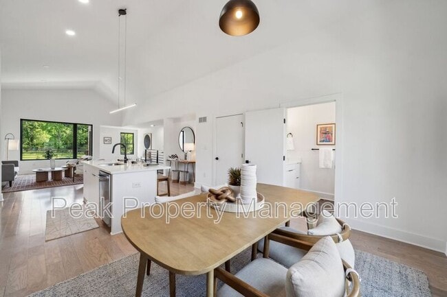 Building Photo - 1609 Pulaski St