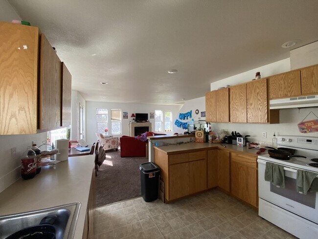 Building Photo - 857 N Garfield St