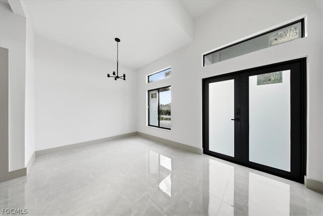 Building Photo - 541 Chalet Ave S