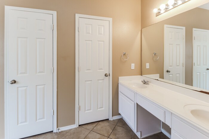 Building Photo - 20403 Louetta Crossing Dr