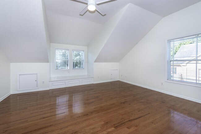 Building Photo - 5707 Community Ln