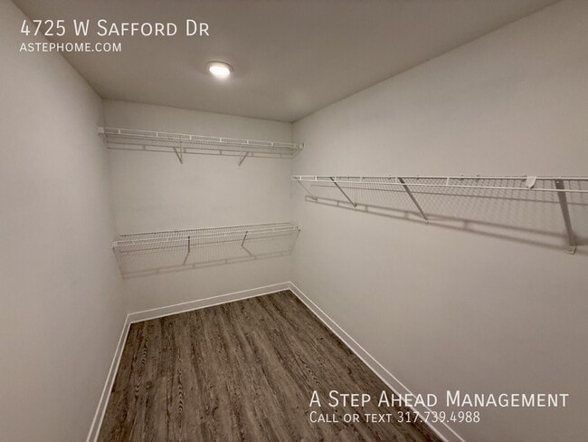 Building Photo - 4725 W Safford Dr