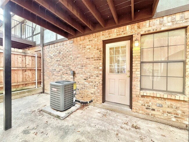 Building Photo - 1247 Dallas Dr