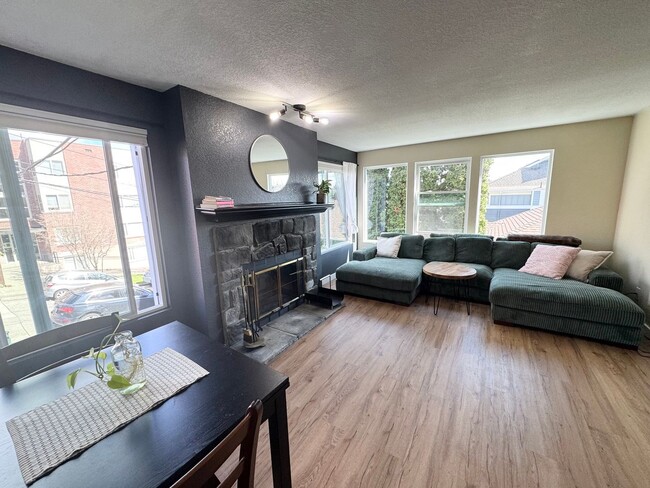 Building Photo - Updated, light flooded corner 1 bedroom 1 bath condo in Madison Valley