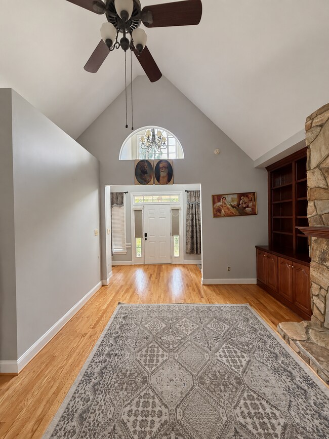 Building Photo - 2040 Webster Grove Dr