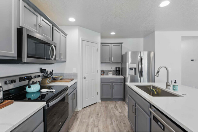 Building Photo - 984 N Star Bright Ln