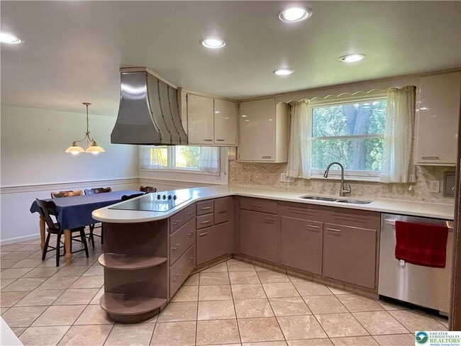 Building Photo - 1331 Armstrong Rd