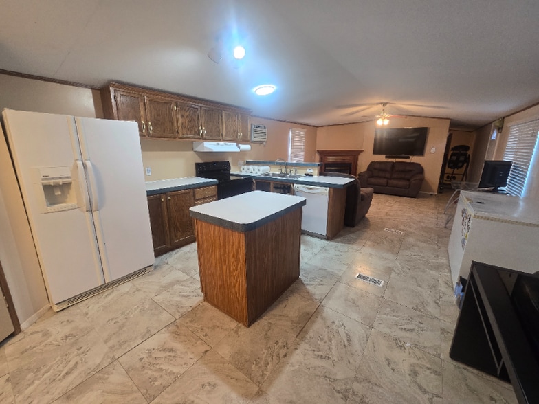 Building Photo - 7871 S Pistol Hill Rd