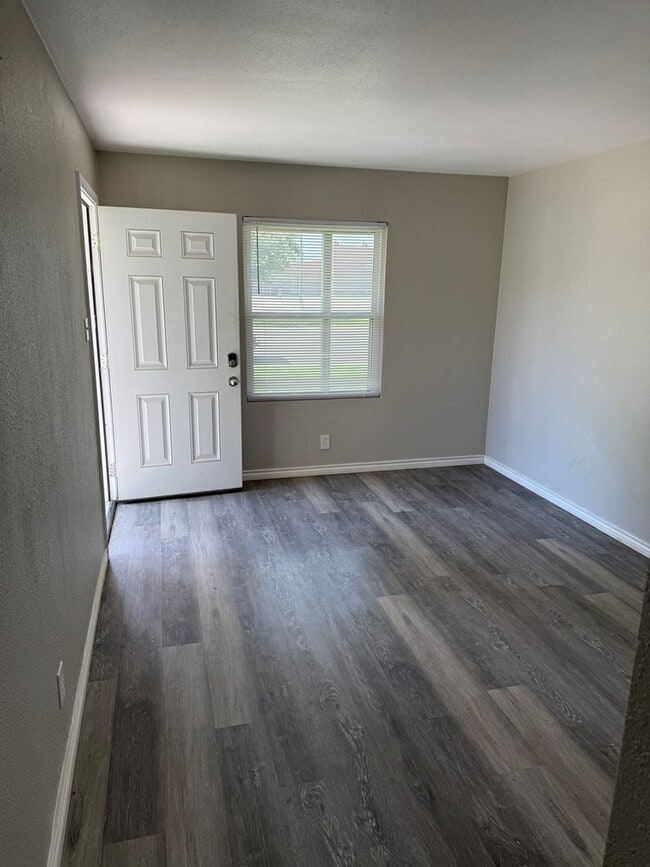 Building Photo - 319 E 29th St