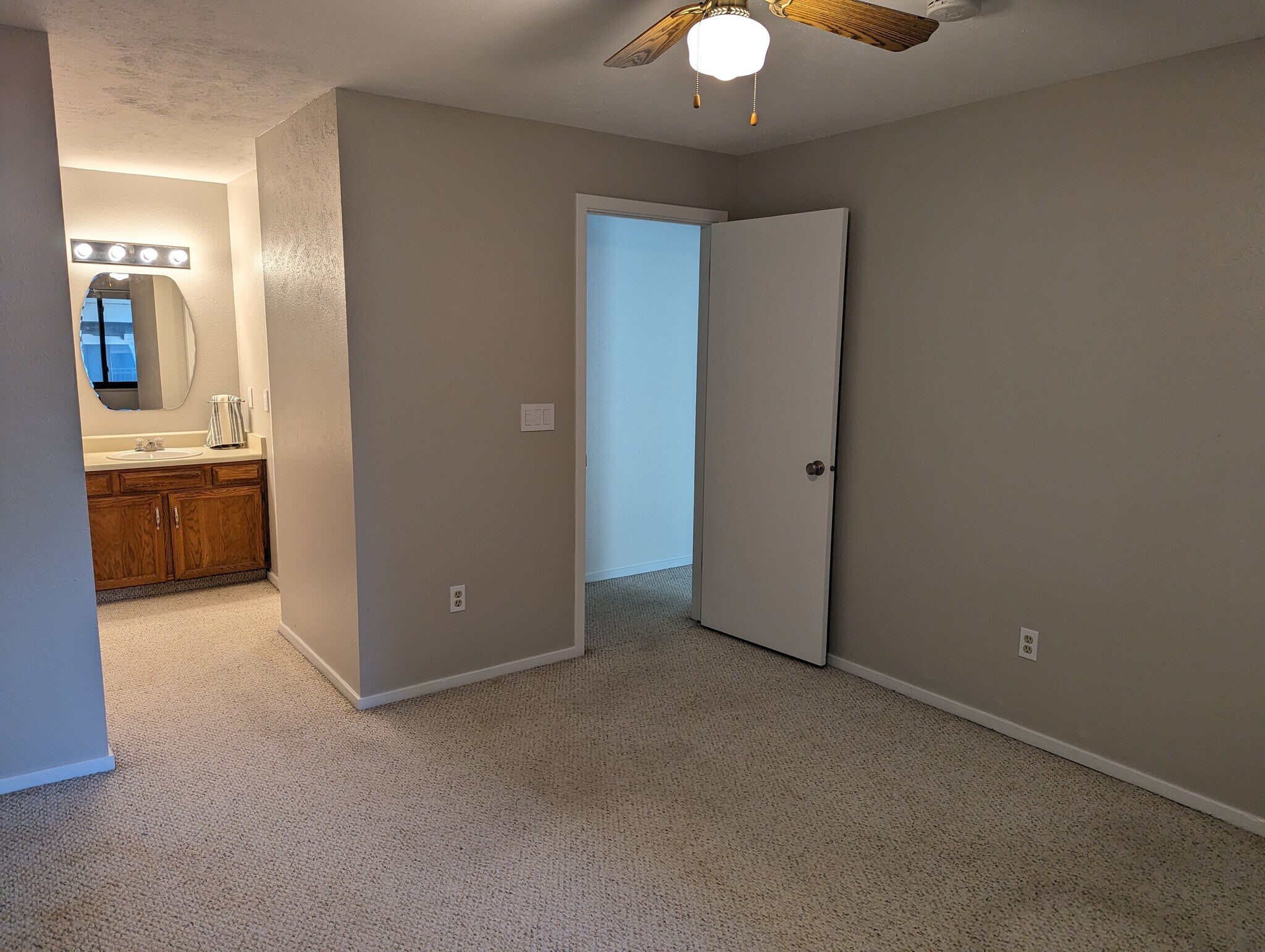 Master Bedroom - 2800 Kalmia Ave