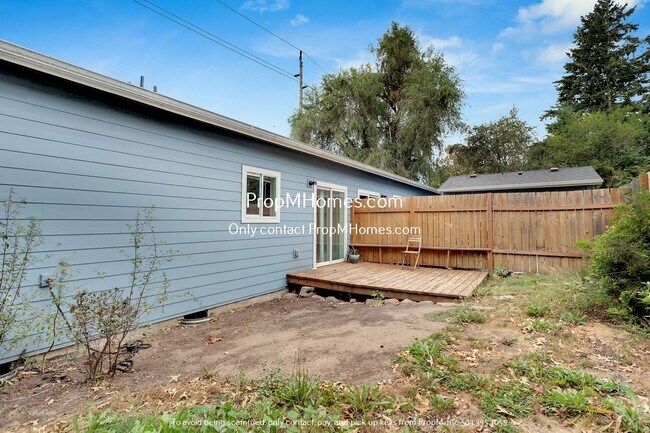 Building Photo - Spacious Retreat in NE Portland - 3 Bedroo...
