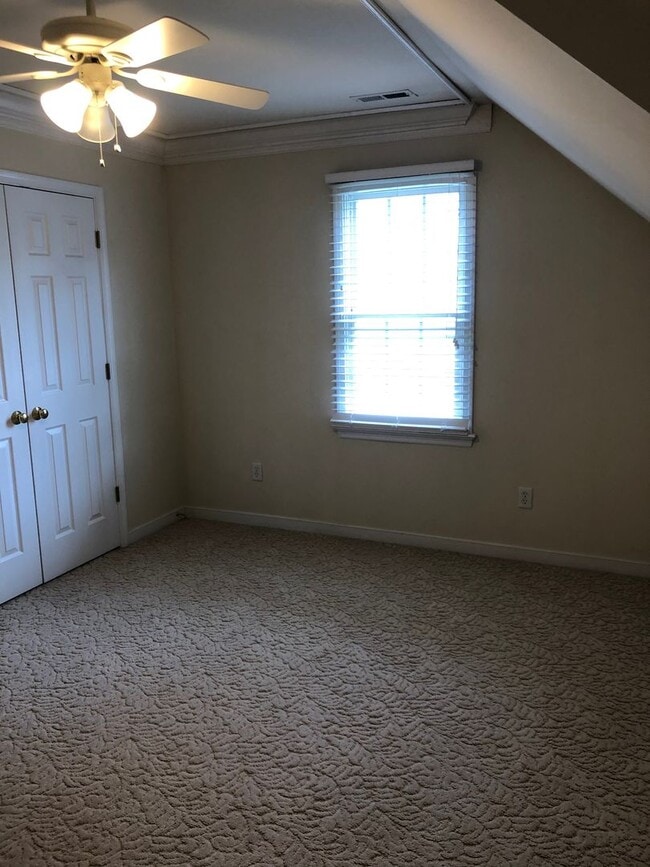 Building Photo - Stunning 4bdrm/2.5bth Home w/Loft Located in Chesterfield! Fenced in Backyard, 2 Car Garage, and ...