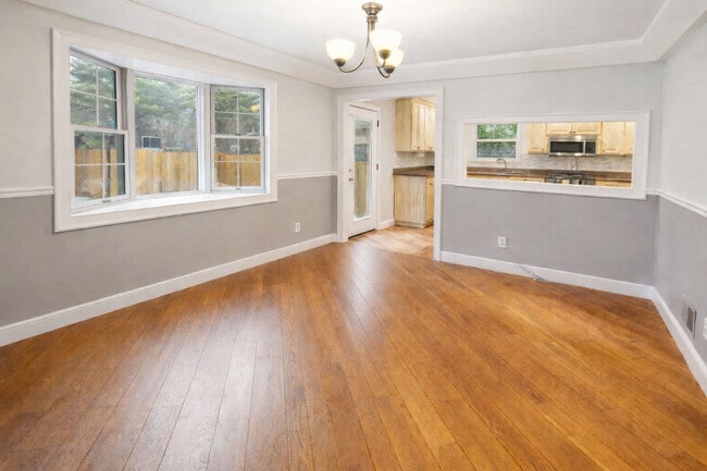 Building Photo - 1414 W Northeast Shore Dr