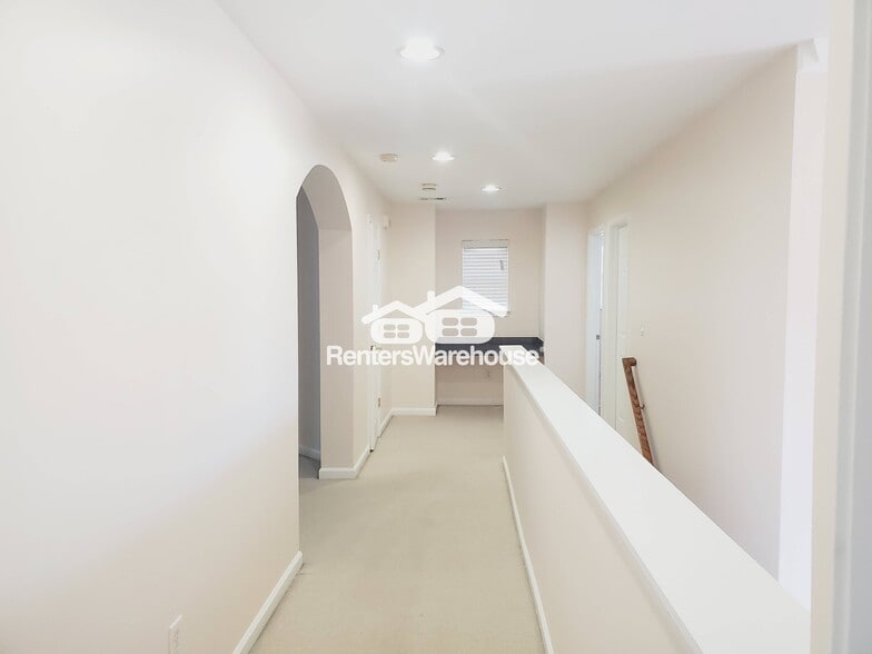 Building Photo - 7711 Parkside Dr