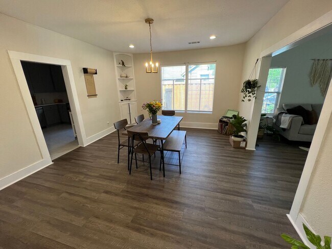 Building Photo - 615 Parkview Ave