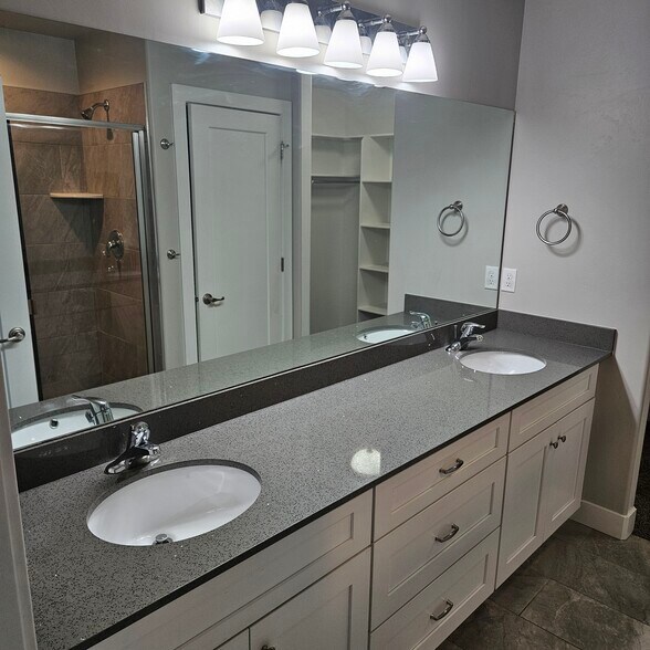 Building Photo - 259 E 1500 N