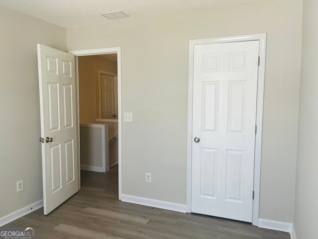 Building Photo - 4192 Royal Regency Cir