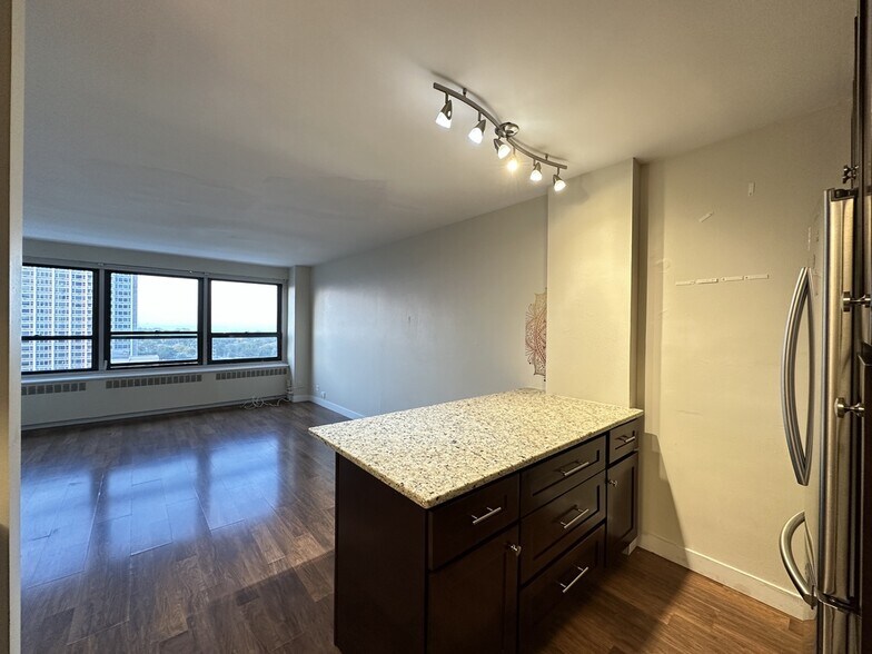 Building Photo - 4180 N Marine Dr