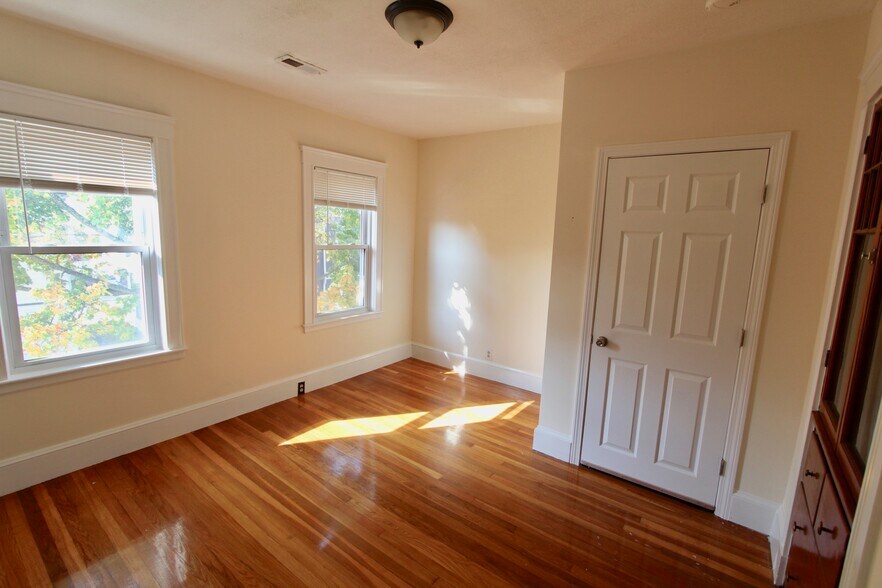 Building Photo - 15 Taylor St