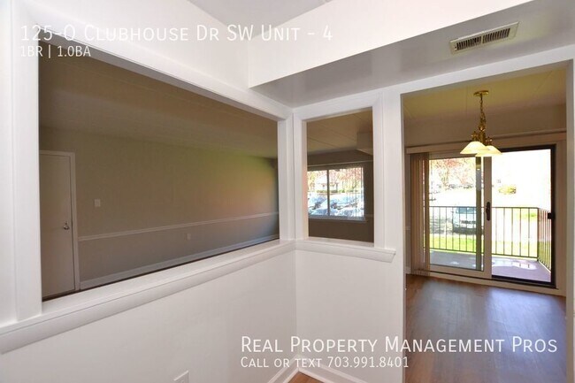 Building Photo - 125-O Clubhouse Dr SW Unit-4