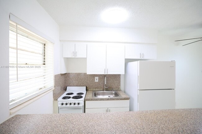 Primary Photo - 7155 W 14th Ct