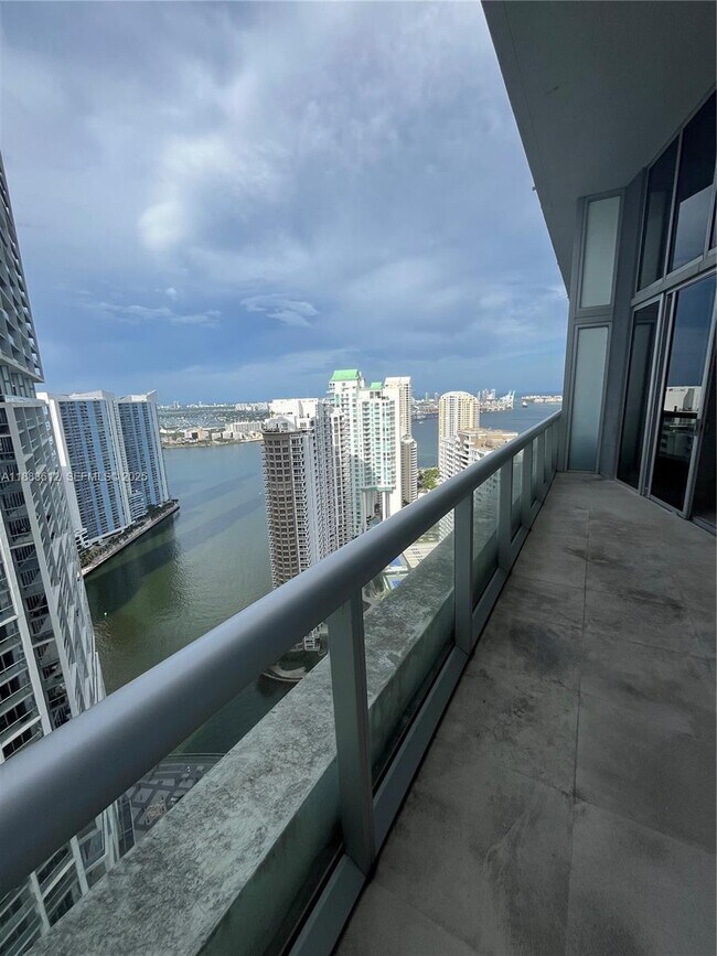 Building Photo - 495 Brickell Ave