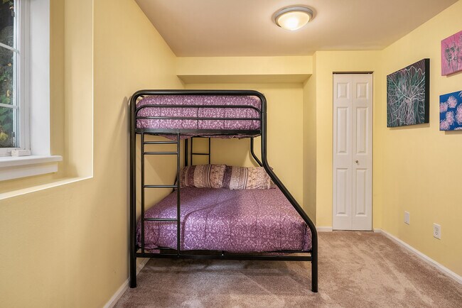 Building Photo - 2530 E Madison St