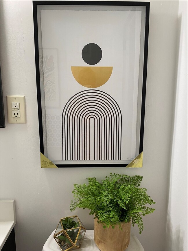 Building Photo - 215 Lee Ave