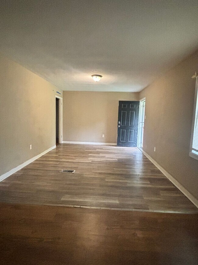 Building Photo - 3084 Oak Forest Dr