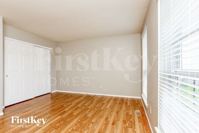 Building Photo - 7482 Pierside Dr