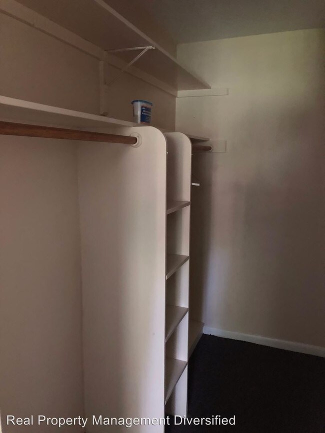 Building Photo - 1302 NE 33rd Ave