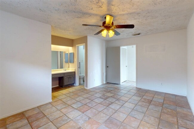 Building Photo - 2711 Heritage Colony Dr